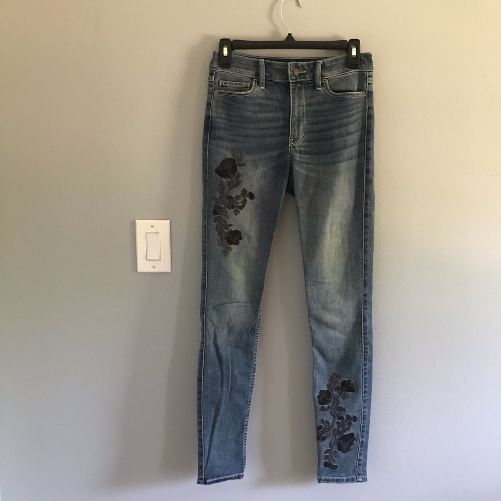 Hollister High Rise Super Skinny with Flowers